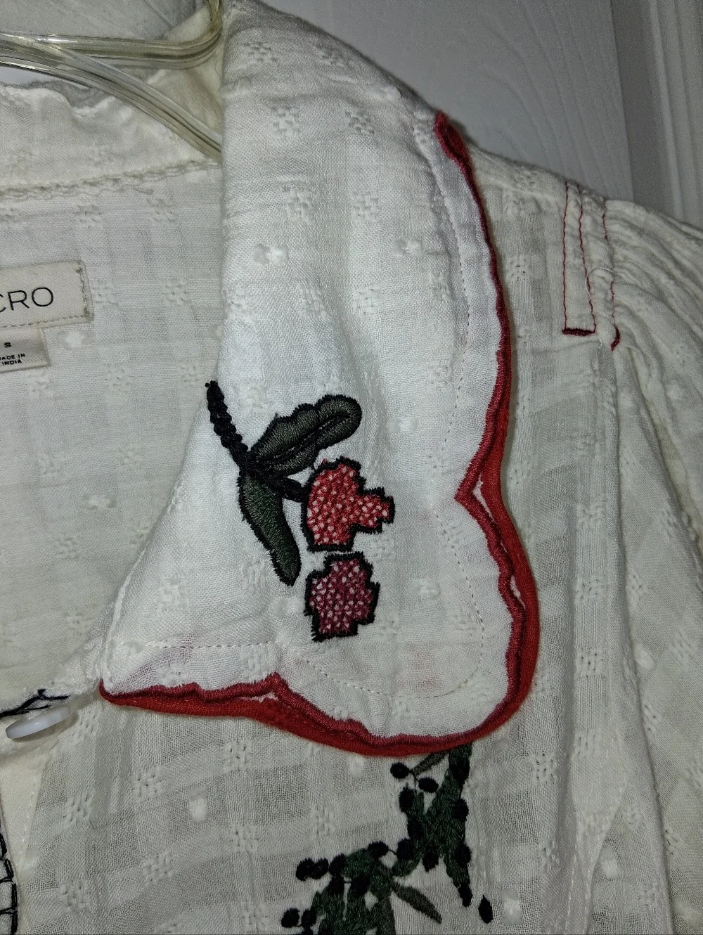 Pilcro White Button-Front Blouse with Red & Green Floral Embroidery Size Small - Picture 10 of 12